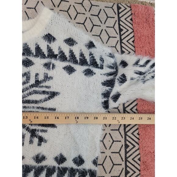 Maurices White Snowflake Eyelash Fuzzy Knit Pullover Sweater, sz Large - Picture 11 of 13